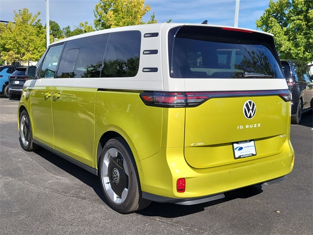 2025 Volkswagen ID. Buzz Pro Plus photo 3