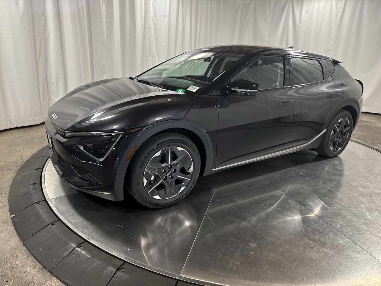 2025 Kia EV6 Light L/R's photo