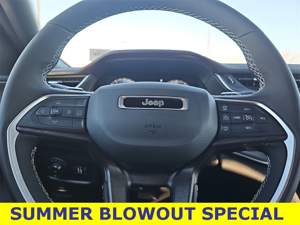 2025 Jeep Grand Cherokee Limited photo 18