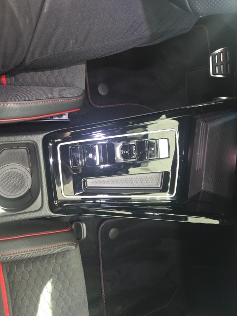 2025 Volkswagen Golf GTI SE photo 22