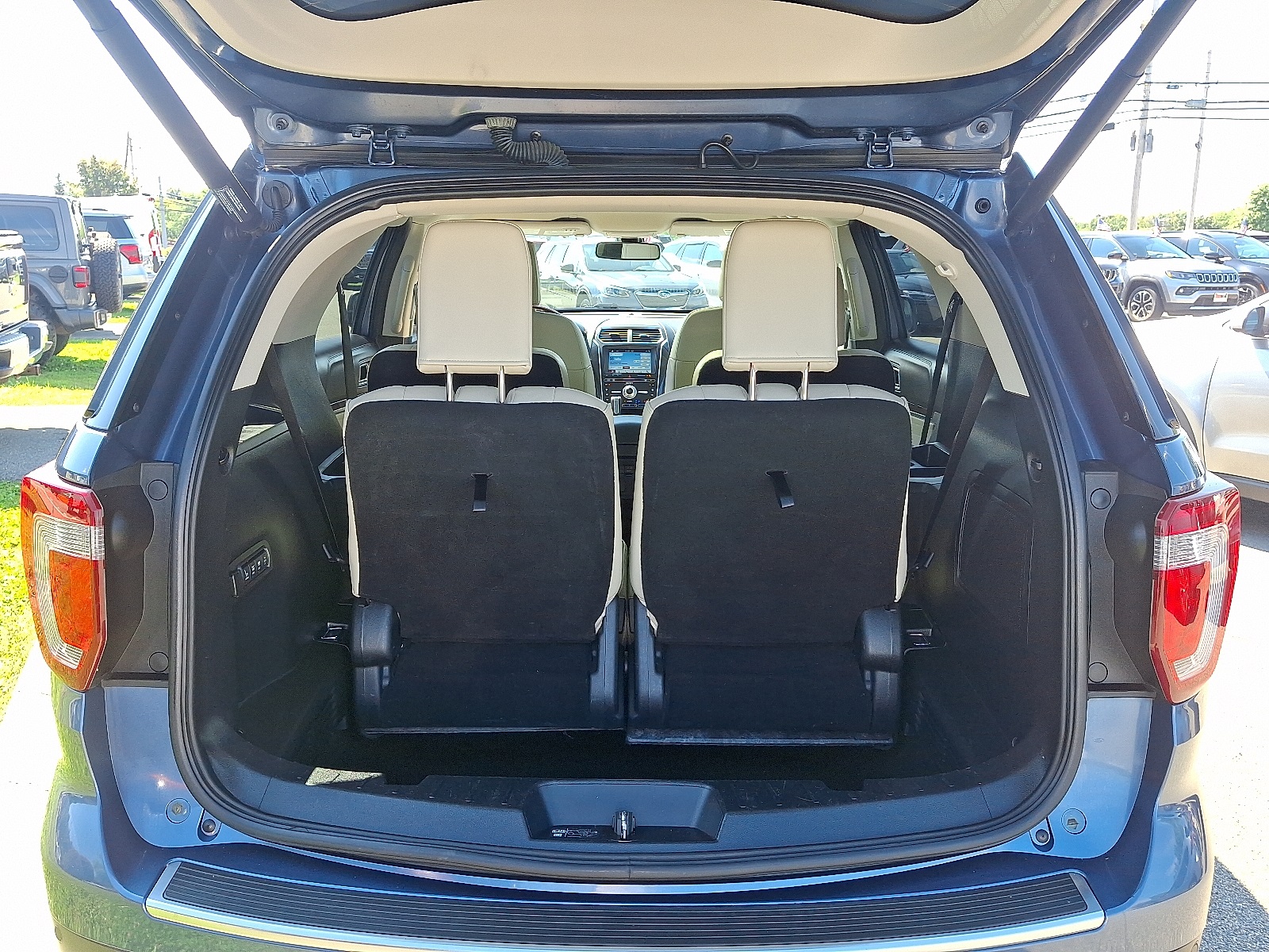 2018 Ford Explorer Platinum photo 26