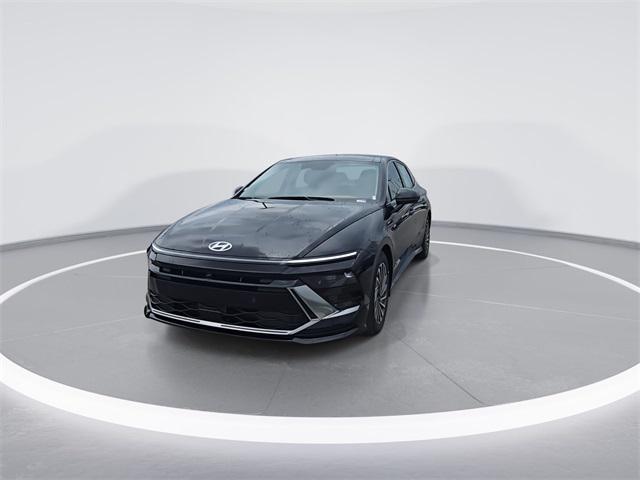 2025 Hyundai Sonata Hybrid Limited photo 4