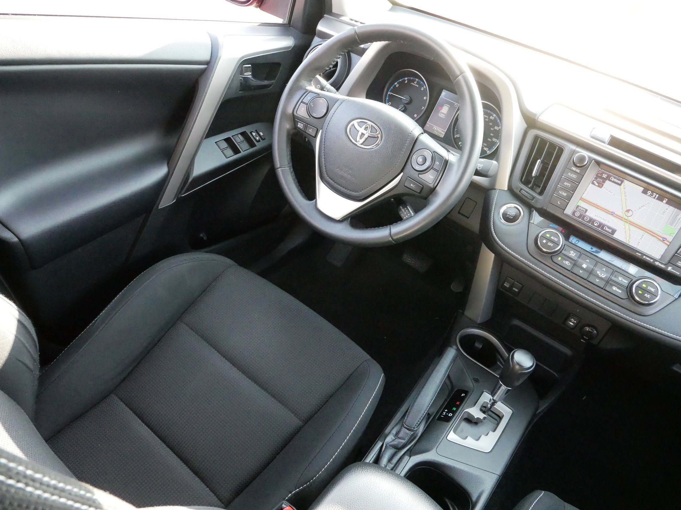 2018 Toyota RAV4 XLE photo 9