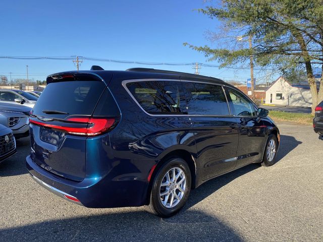 2022 Chrysler Pacifica Touring L photo 3
