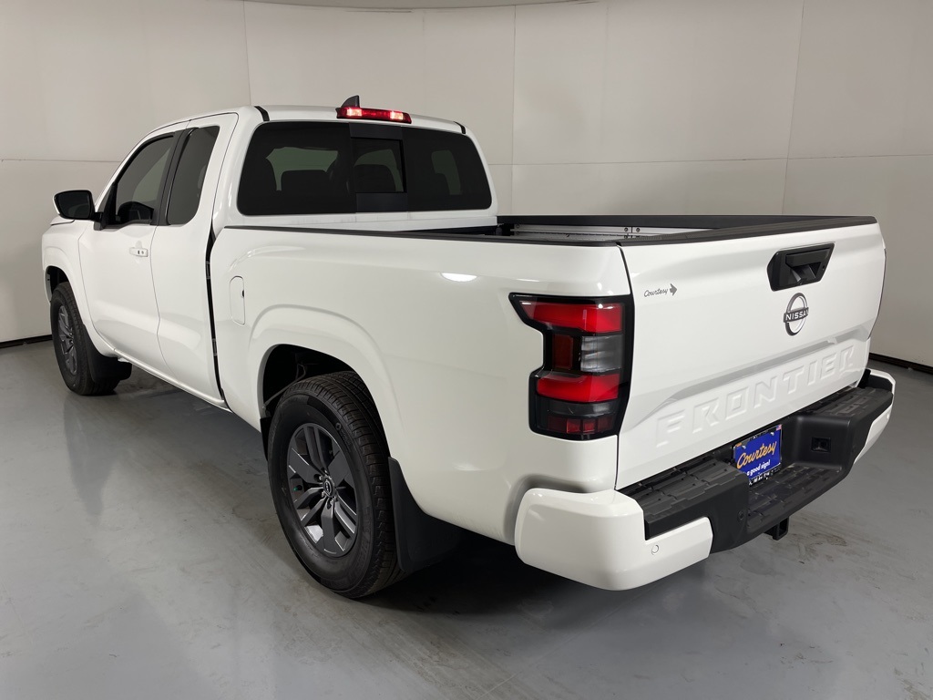 2025 Nissan Frontier King Cab SV photo 5