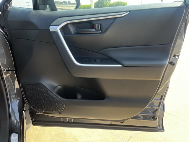 2025 Toyota RAV4 LE photo 18