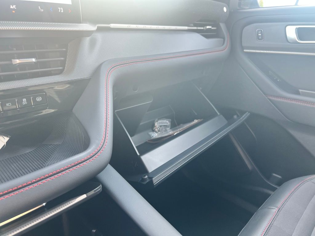 2025 Ford Explorer ST-Line photo 14