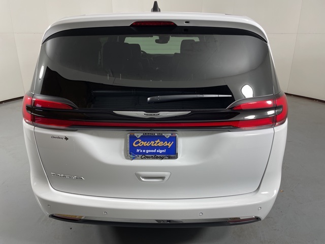 2025 Chrysler Pacifica photo 7