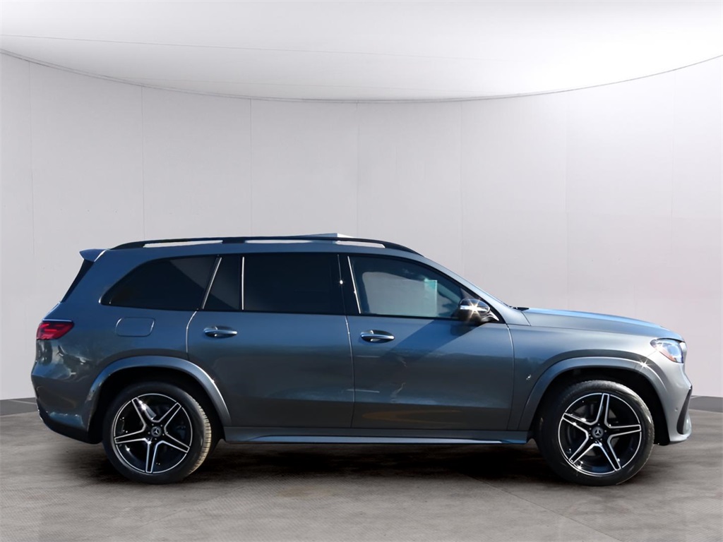 2025 Mercedes Benz GLS 450 4MATIC photo 2