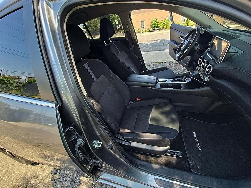 2022 Nissan Sentra SV photo 5