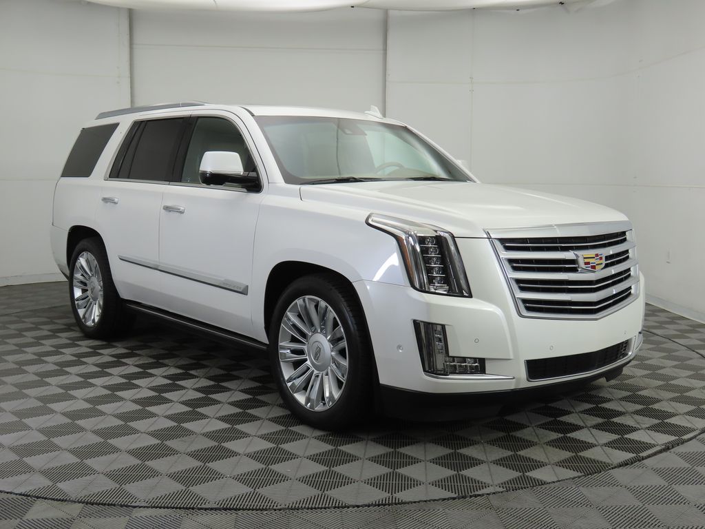 2017 Cadillac Escalade Platinum photo 3