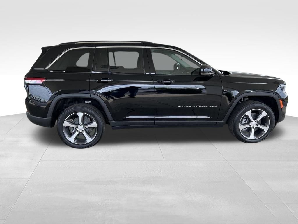 2023 Jeep Cherokee Base photo 8