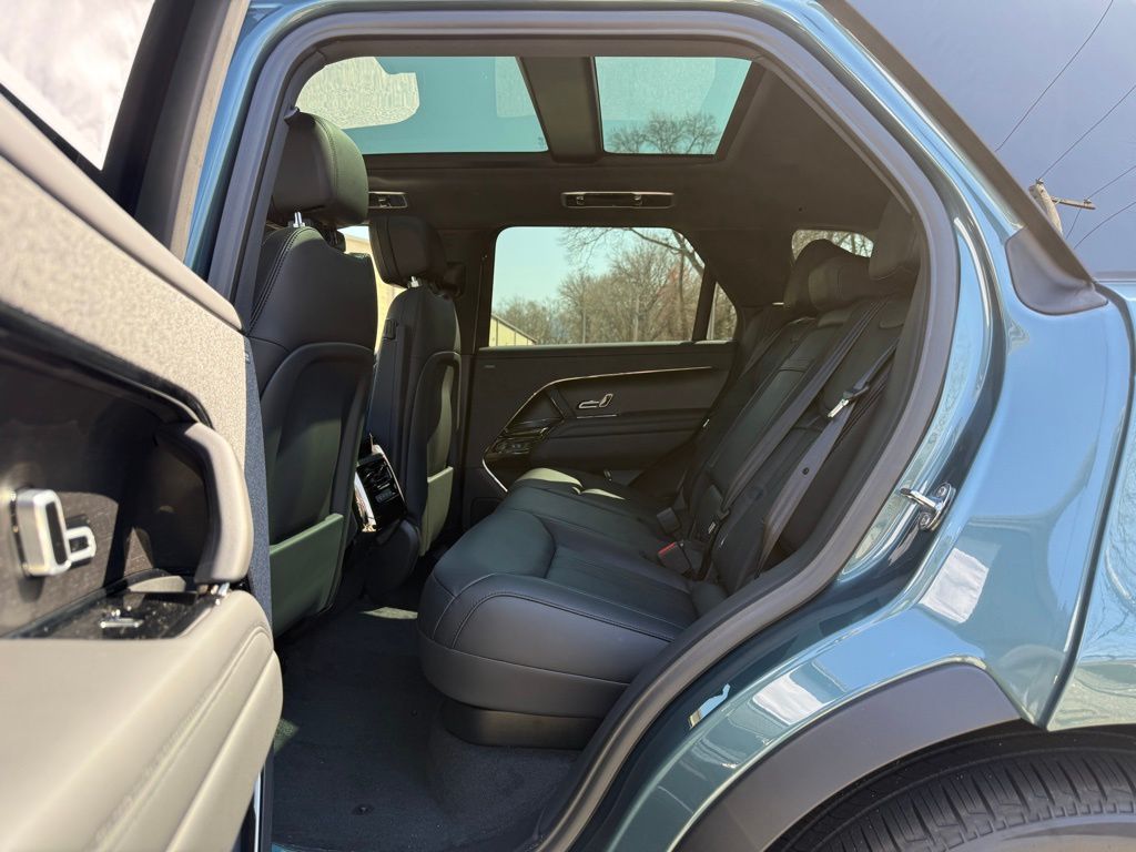 2025 Land Rover Range Rover Sport SE photo 13