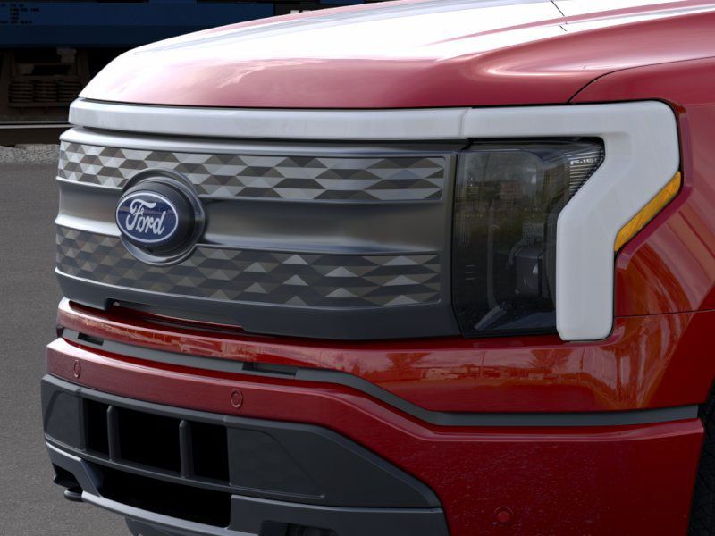 2025 Ford F-150 Lightning Lariat photo 17
