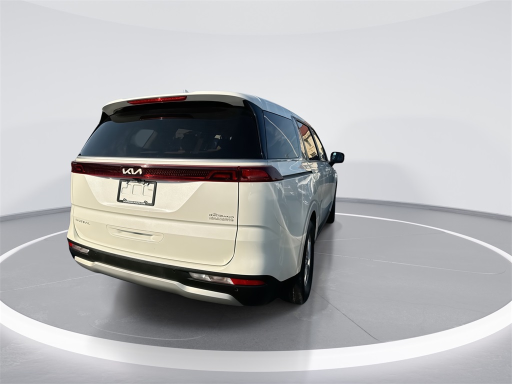 2024 Kia Carnival LX photo 8