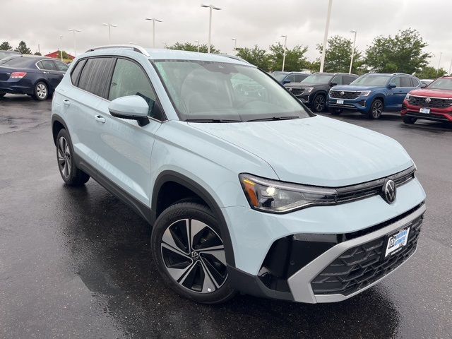 2025 Volkswagen Taos SE photo 7