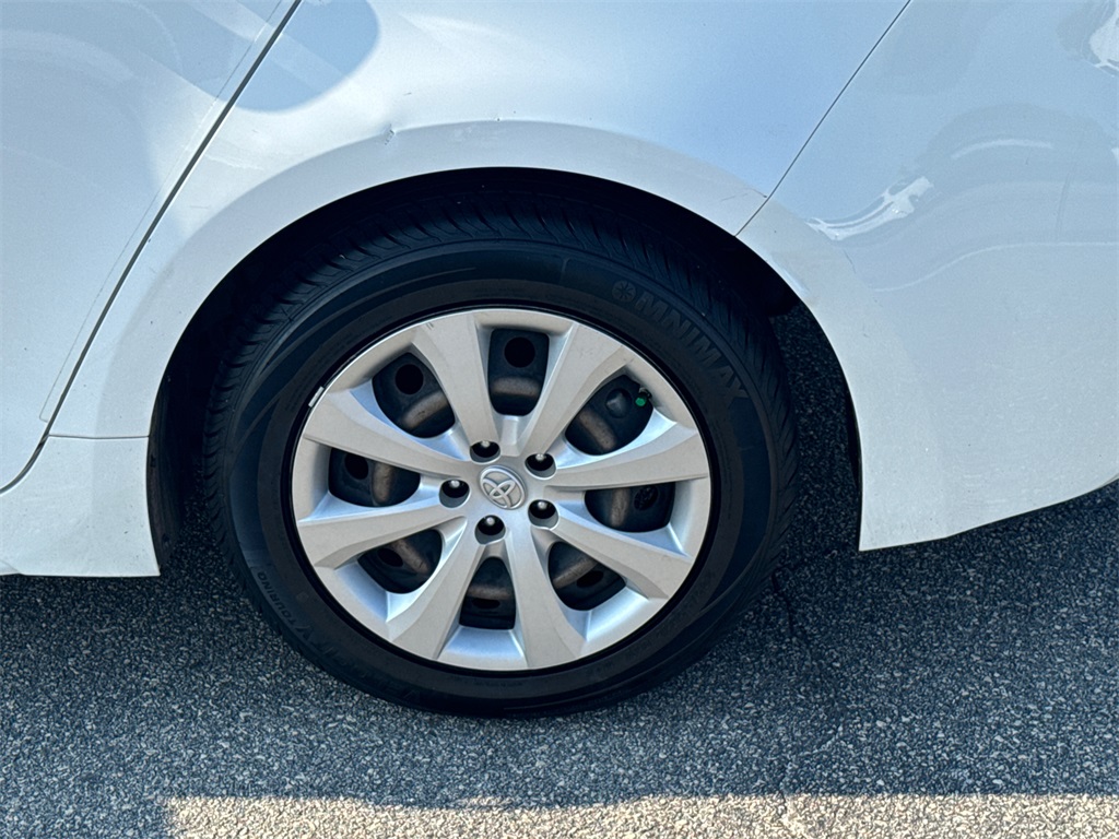 2021 Toyota Corolla LE photo 17