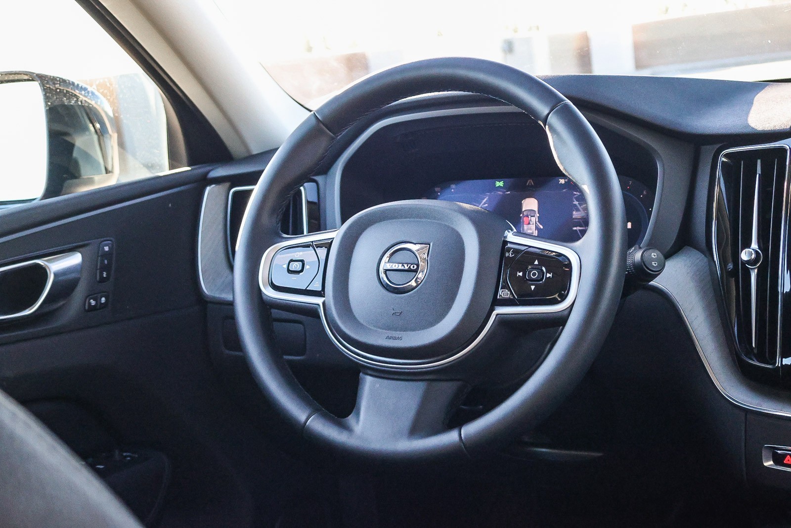 2025 Volvo XC60 B5 Plus photo 15
