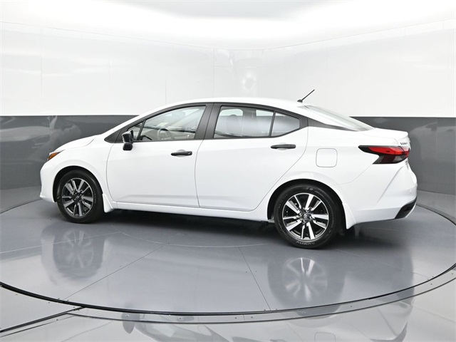 2025 Nissan Versa 1.6 S photo 4