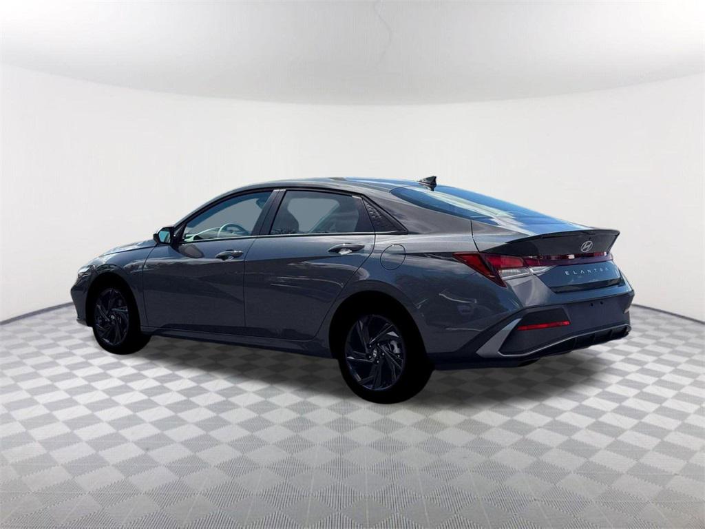 2026 Hyundai Elantra SEL Sport photo 4