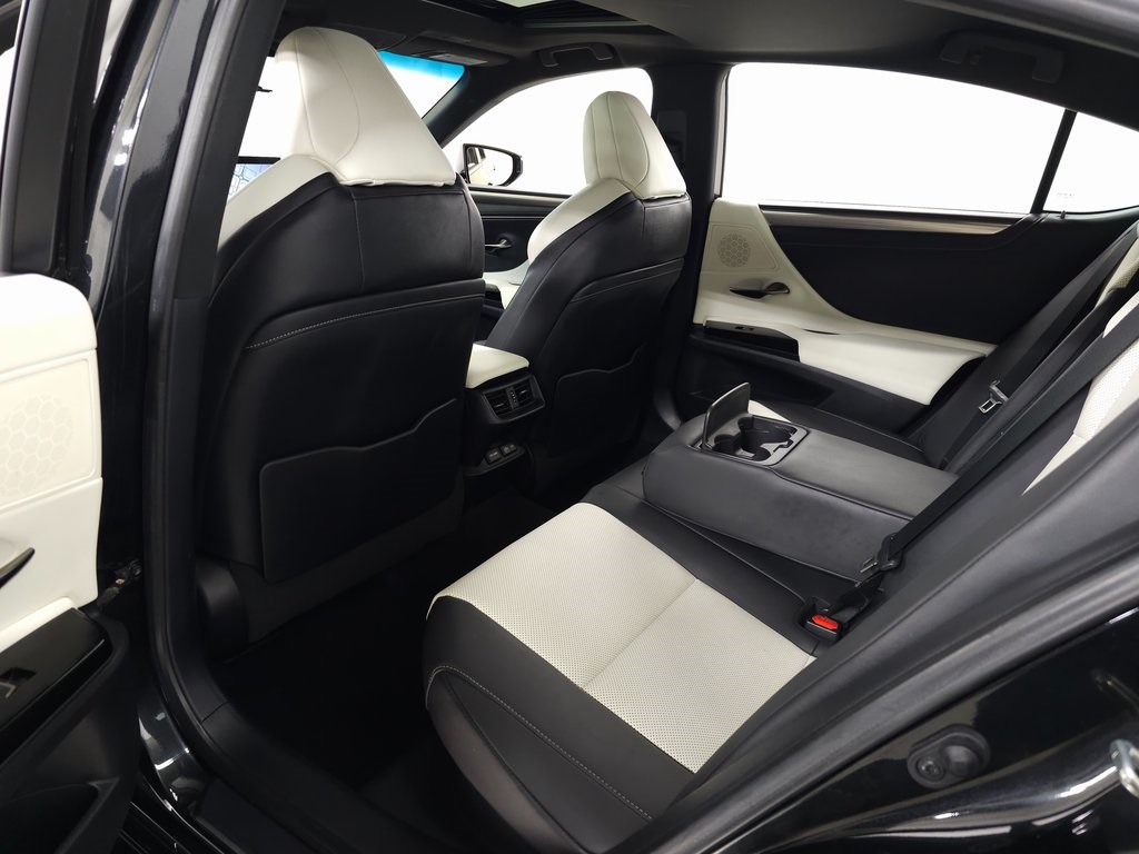 2022 LEXUS ES - Image 32