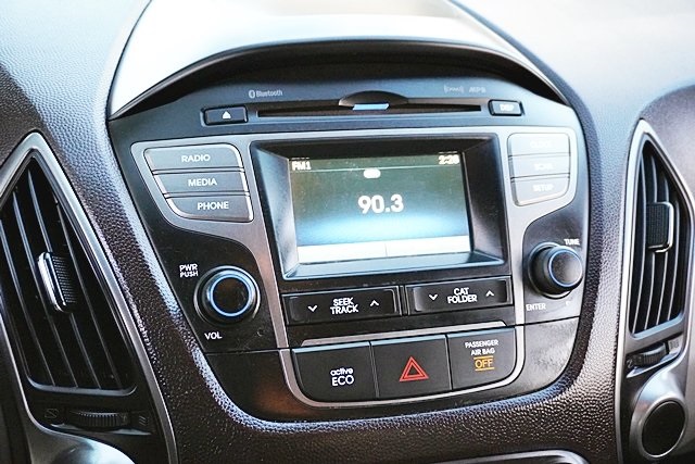 Used 2015 Brown Hyundai SE image 23