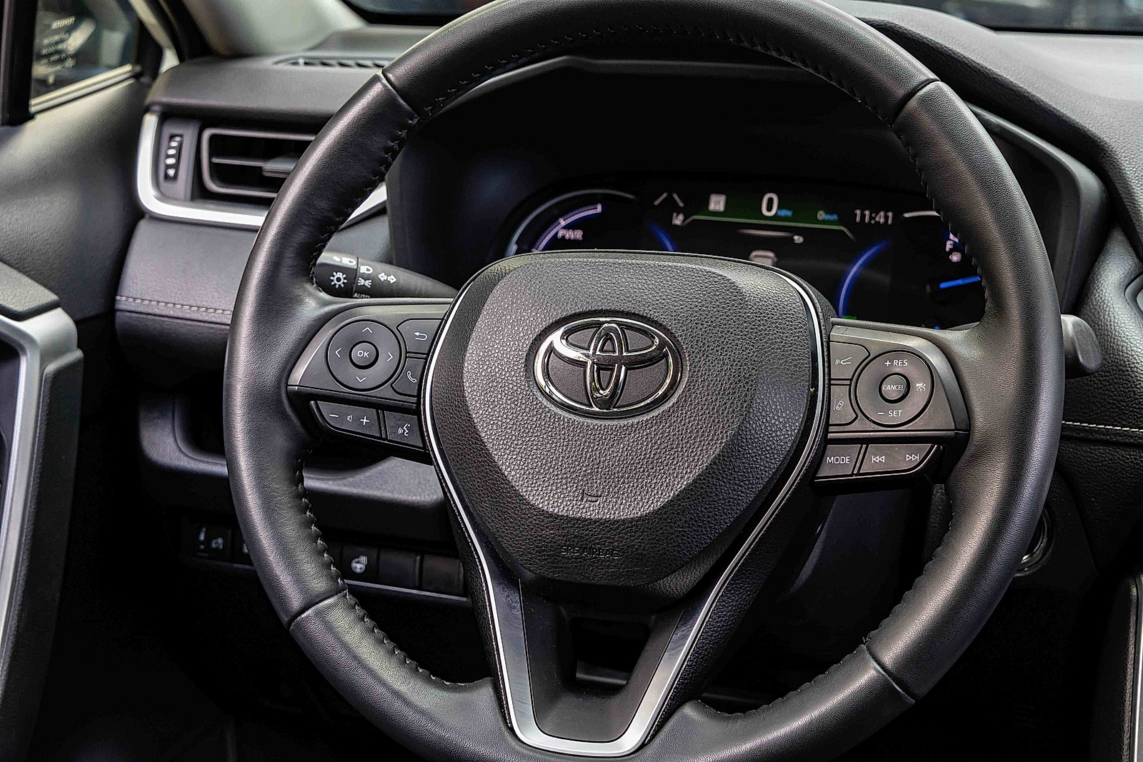 2023 Toyota RAV4 Hybrid XLE photo 7