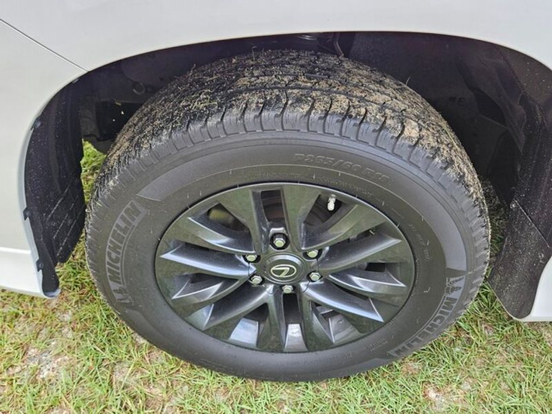 2023 Lexus GX 460 Premium photo 16