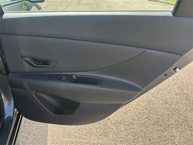 2025 Hyundai Elantra Hybrid Limited photo 14