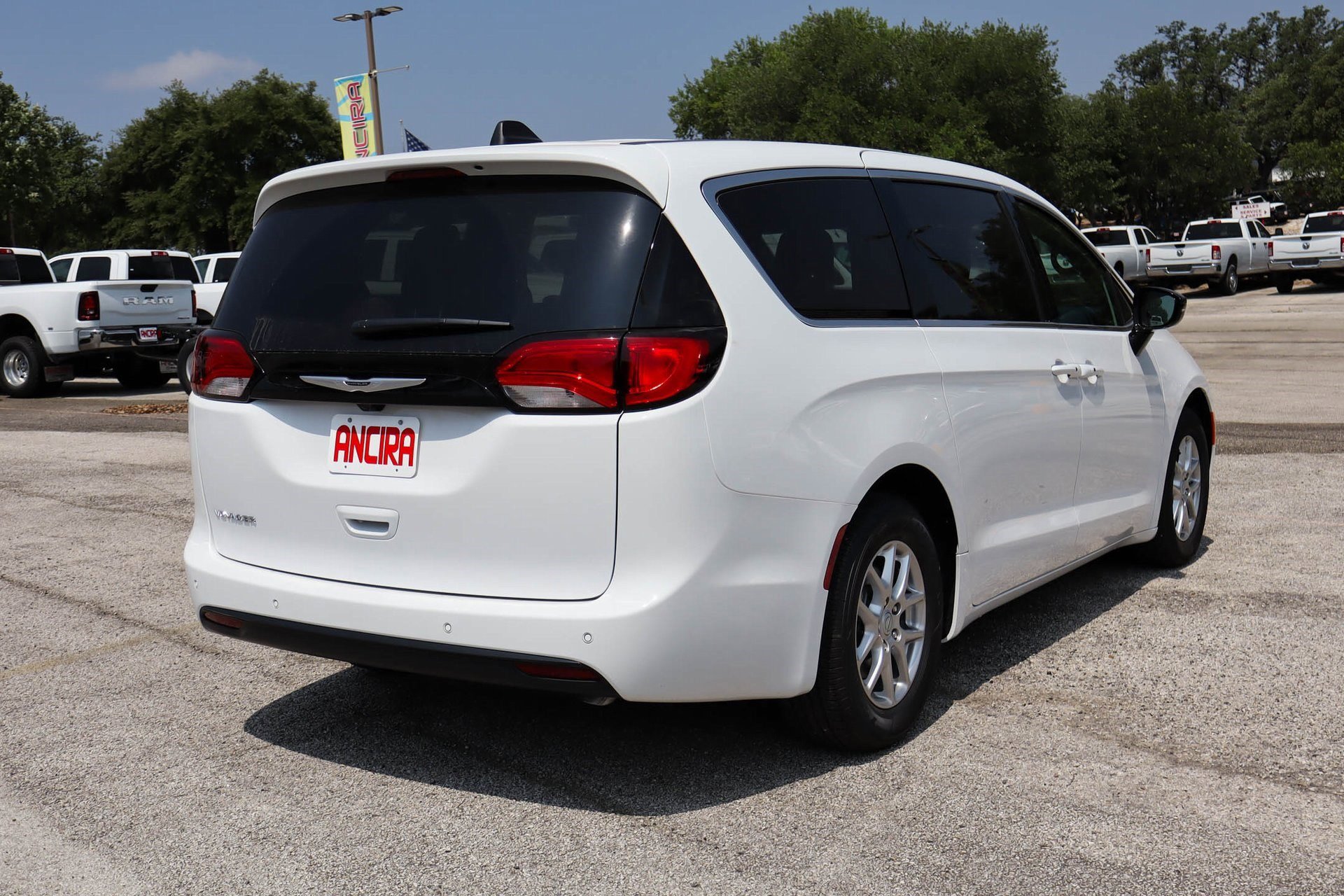 2025 Chrysler Voyager LX photo 8