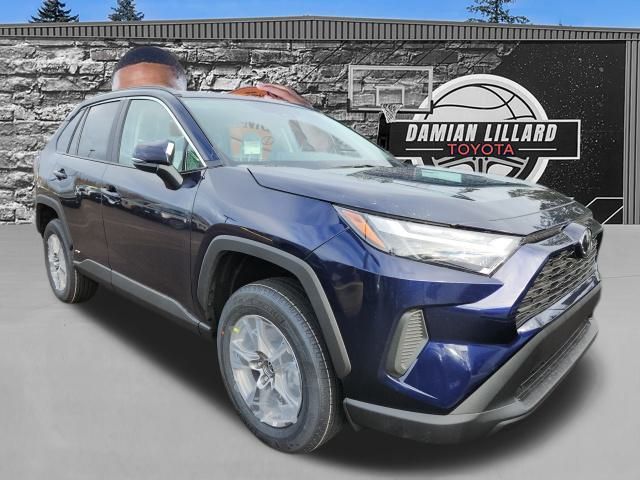 2025 Toyota RAV4 XLE's photo