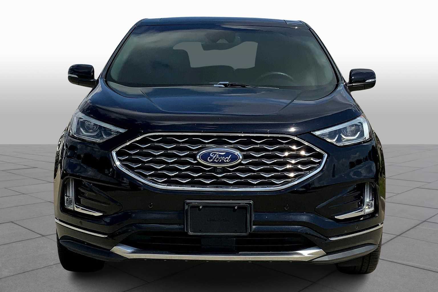 2020 Ford Edge Titanium photo 3