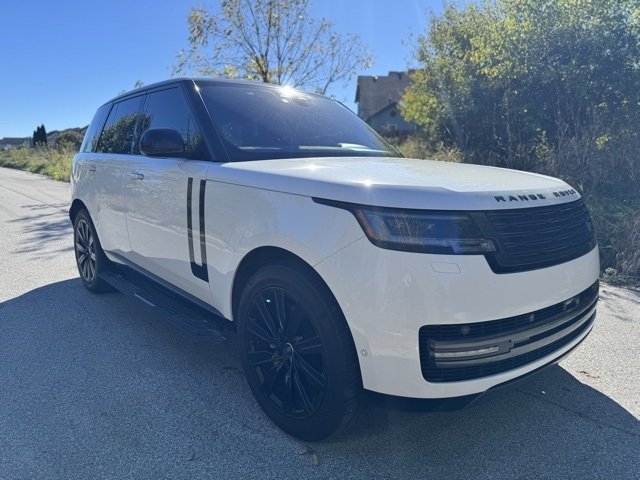 2023 Land Rover Range Rover SE photo 3