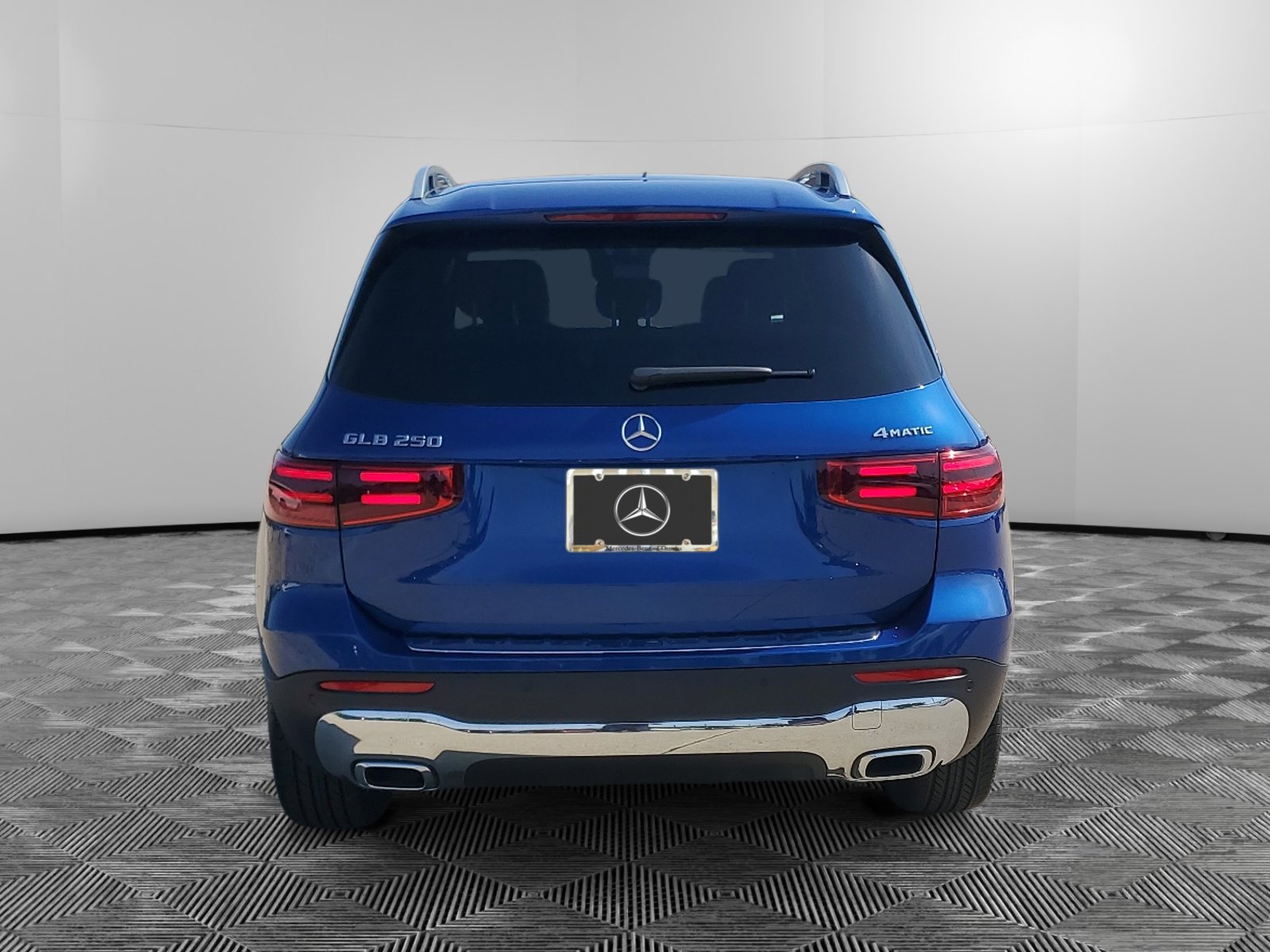 2025 Mercedes Benz GLB 250 4MATIC photo 4