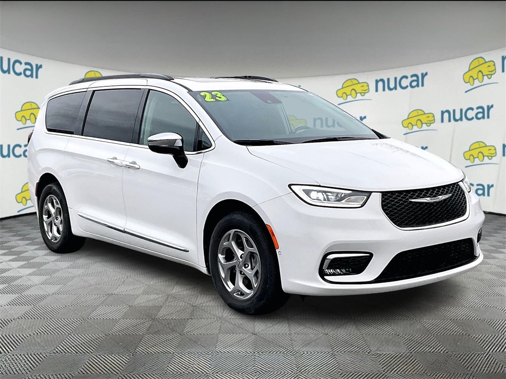 2023 Chrysler Pacifica Limited's photo