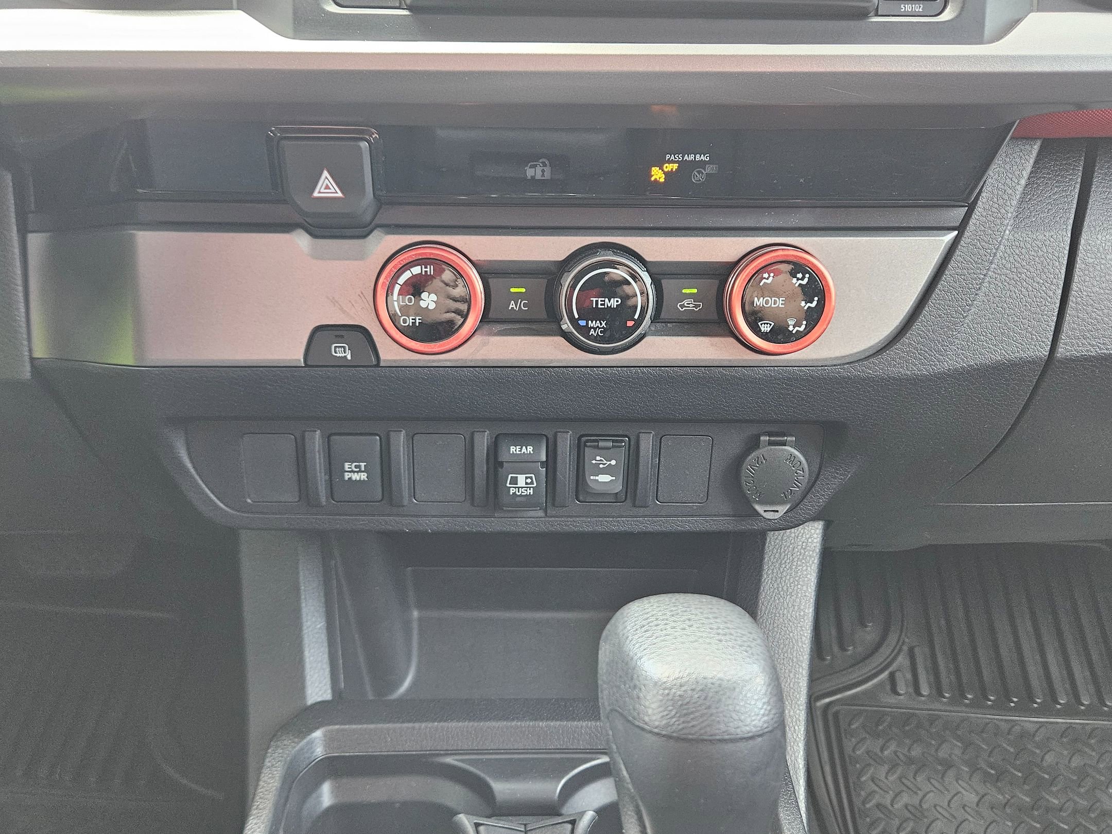 2018 Toyota Tacoma SR5 photo 13
