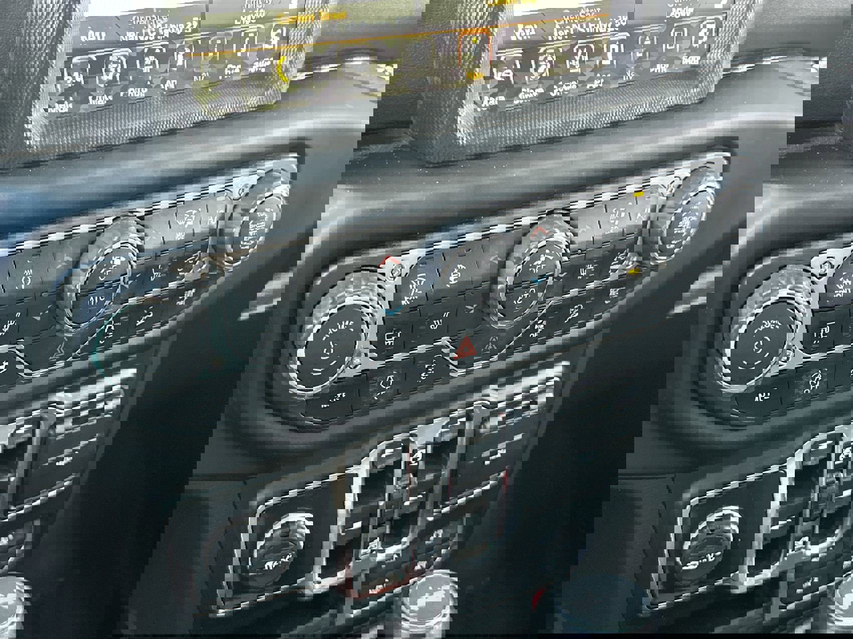 2020 Jeep Wrangler Unlimited Sahara High Altitude photo 18