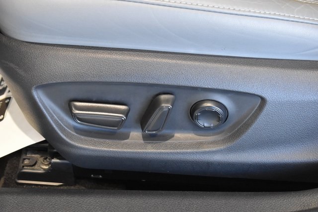 2020 Toyota Avalon Hybrid Limited photo 16
