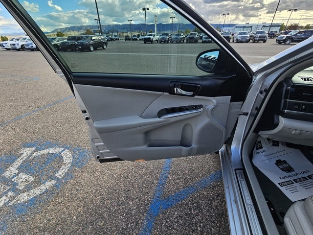 2012 Toyota Camry Hybrid XLE photo 15