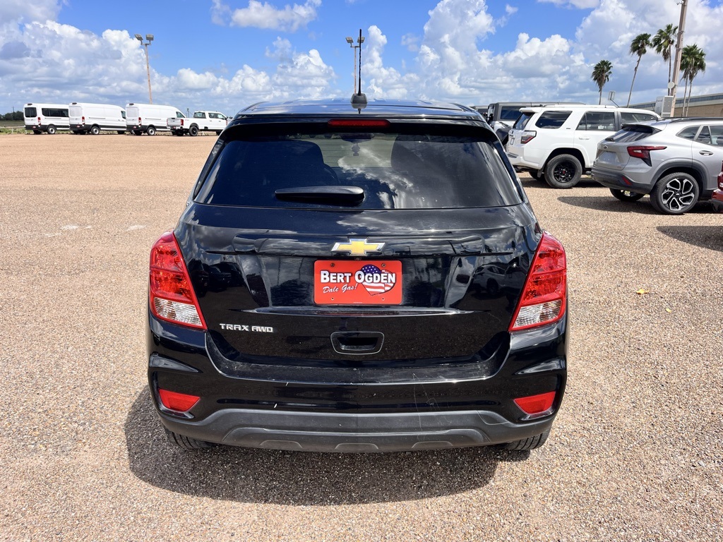 2022 Chevrolet Trax LS photo 3