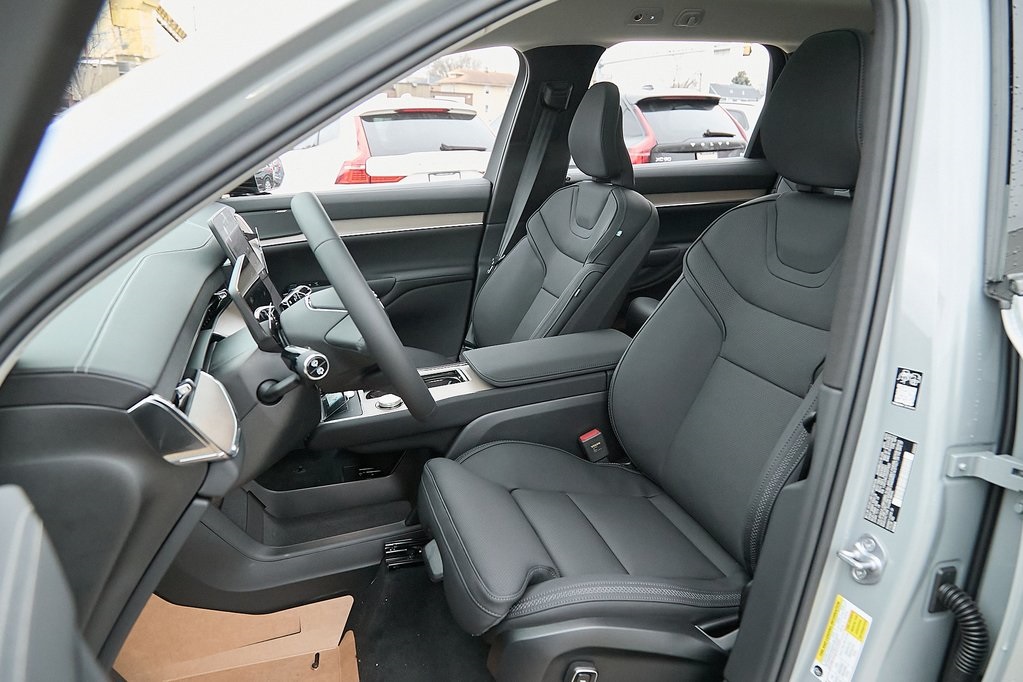 2025 VOLVO EX90 - Image 13