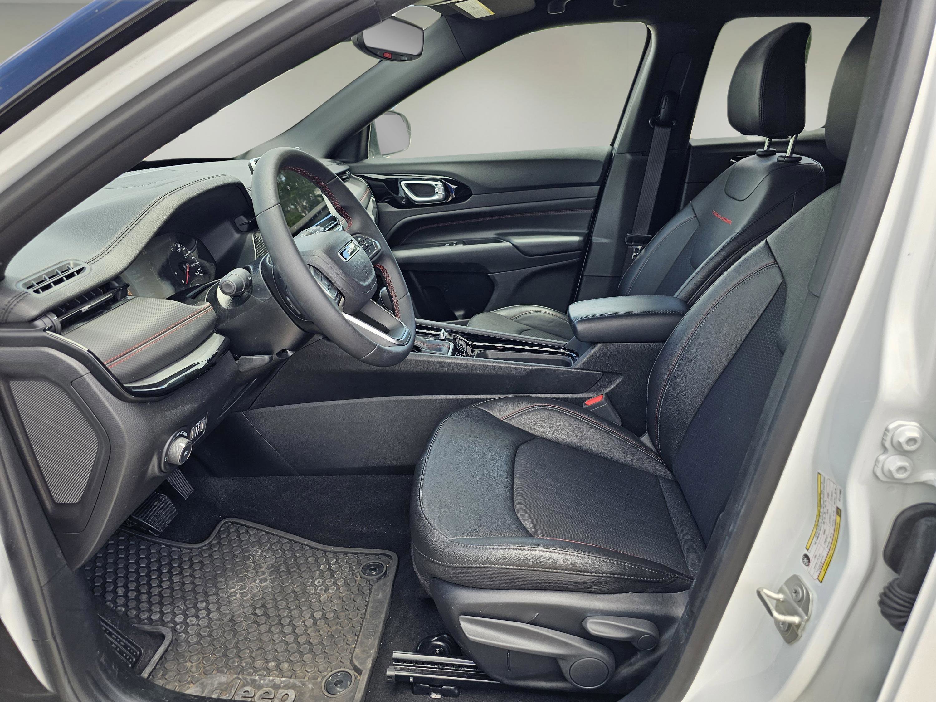 2024 Jeep Compass Trailhawk photo 9