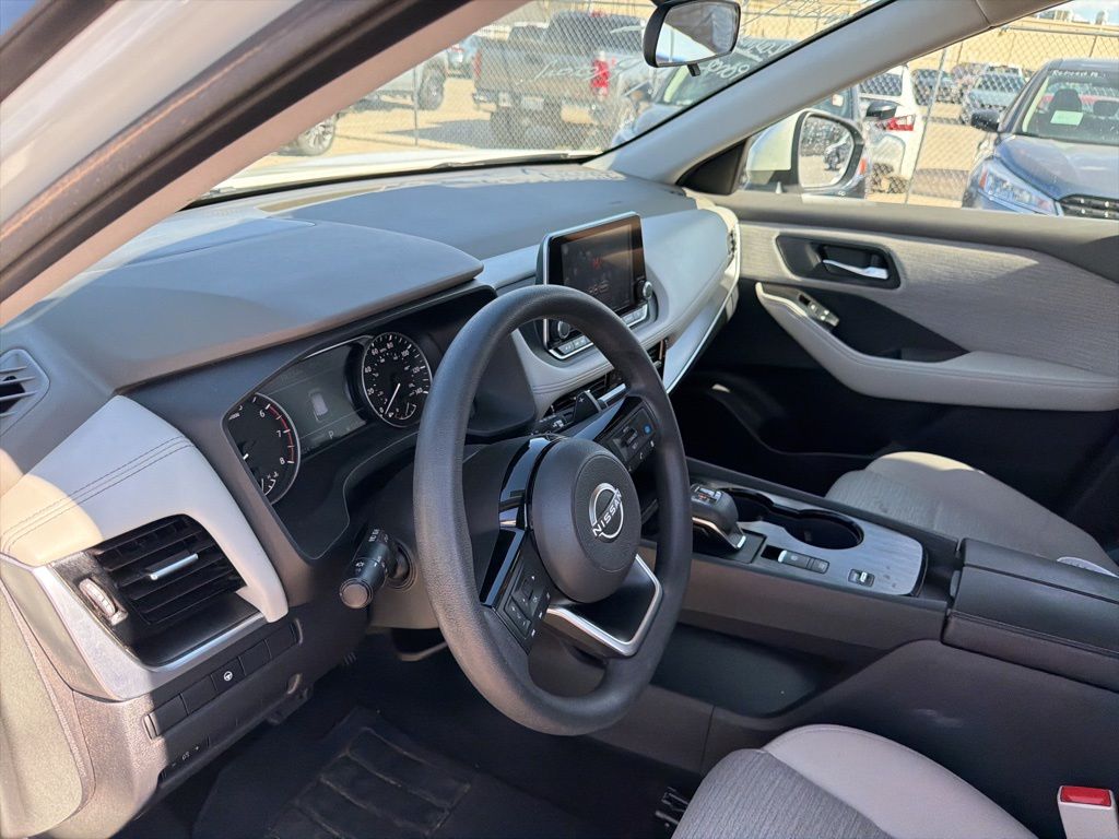 2022 Nissan Rogue SV photo 25