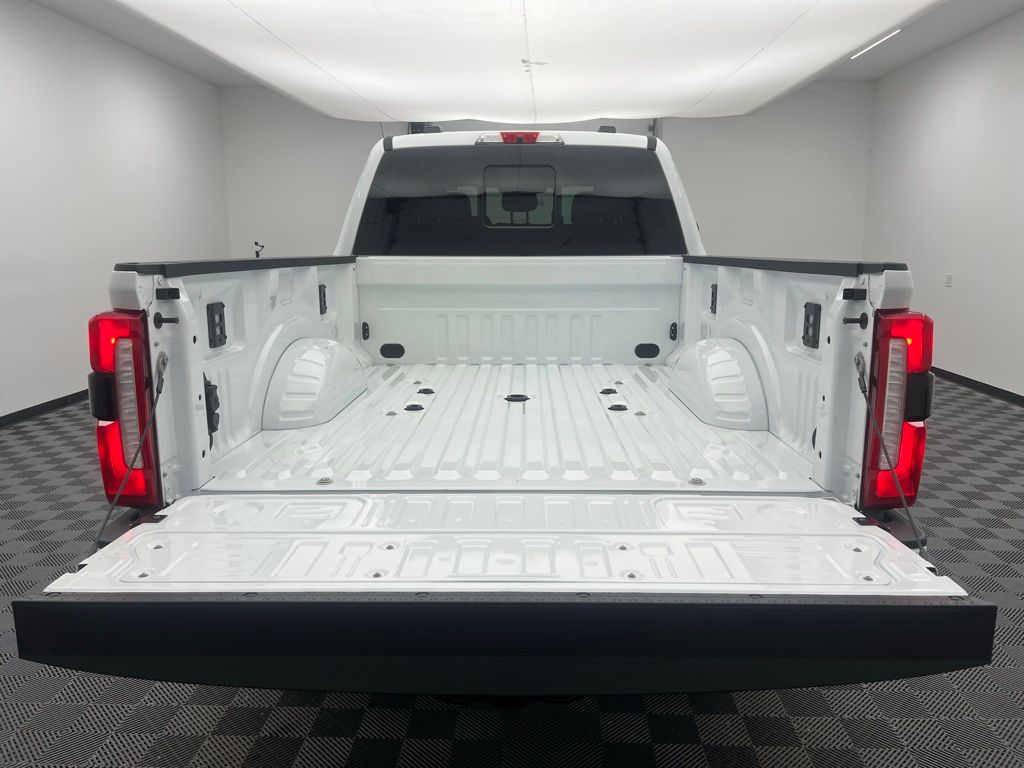 2025 Ford F-250 photo 9