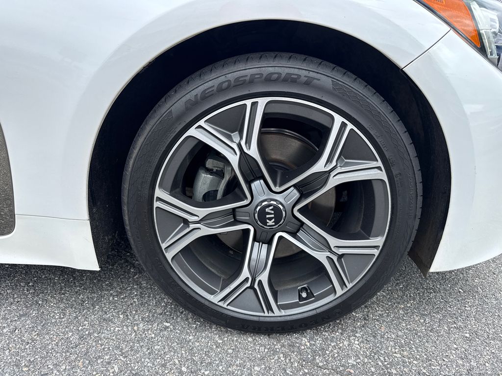 2020 Kia Stinger GT-Line photo 12
