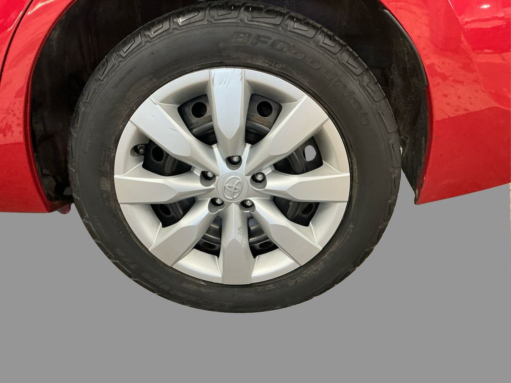 2015 Toyota Corolla LE photo 15