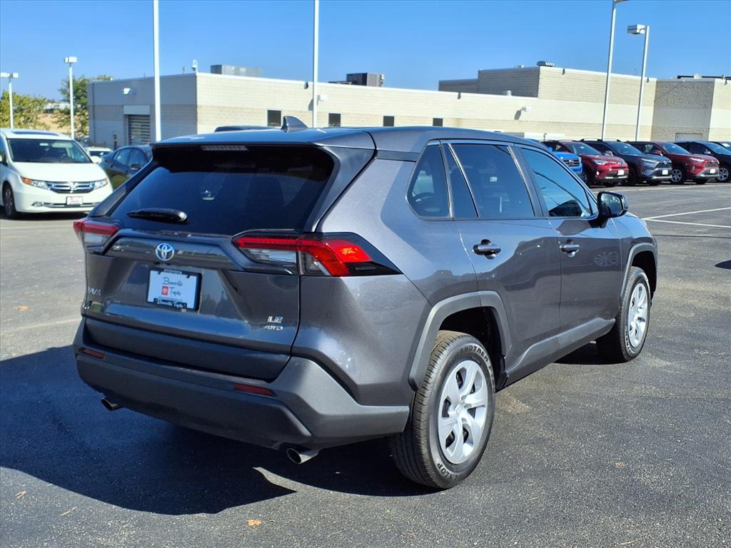 2024 Toyota RAV4 LE photo 3