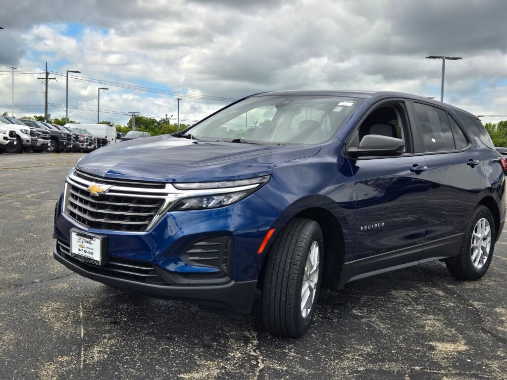 2022 Chevrolet Equinox LS photo 3