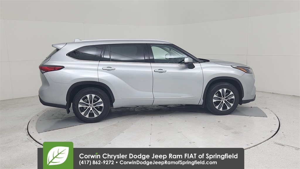 2022 Toyota Highlander XLE photo 16