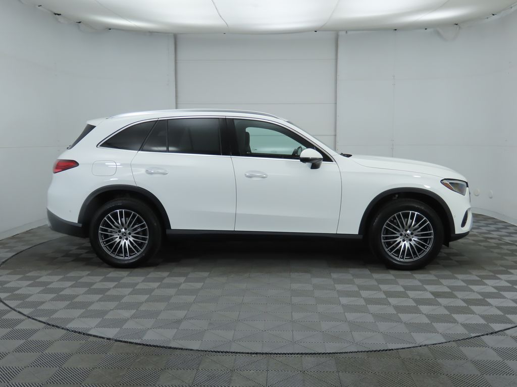 2025 Mercedes Benz GLC 300 photo 4